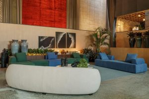 Ambiente: Grand Lounge / João Callas e Leonardo Schmitt / MDF Pau-Ferro e Tauari