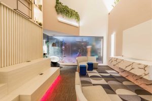Ambiente: Auditório Lounge Home | Arquiteta Luize Andreazza Bussi | MDF Chenin Blanc e Vulcano