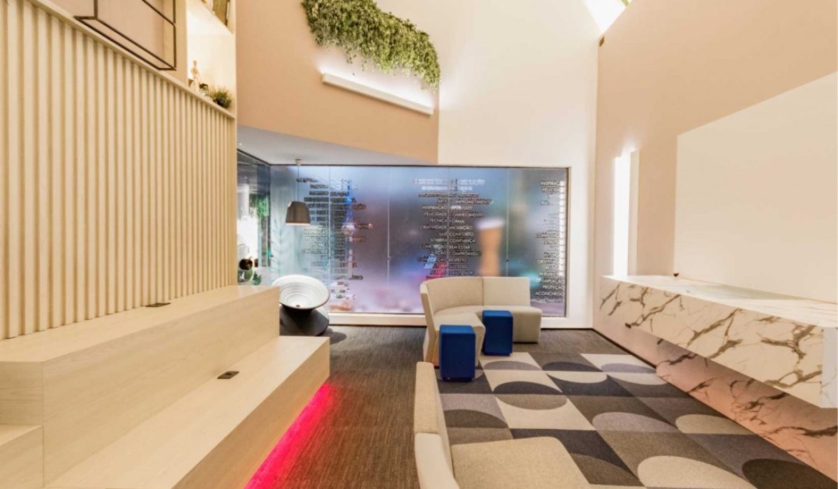 Ambiente: Auditório Lounge Home | Arquiteta Luize Andreazza Bussi | MDF Chenin Blanc e Vulcano